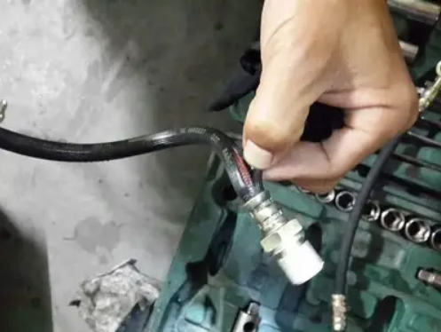 刹车油管破裂